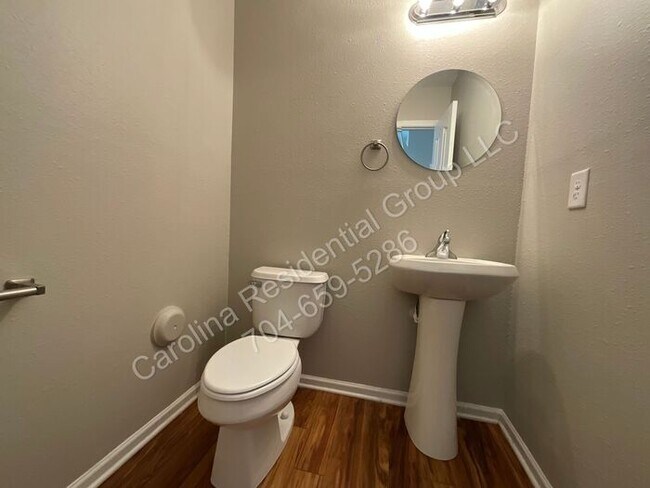 Foto del edificio - 1417 River Run Rd