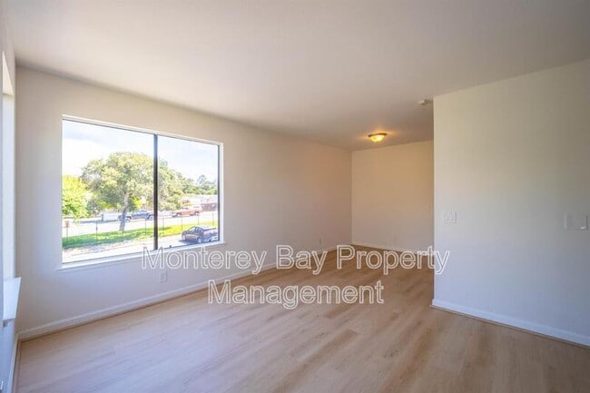 Building Photo - 820 Casanova Ave