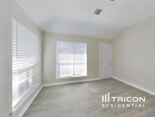 Foto del edificio - 24307 Hard Wood Dr