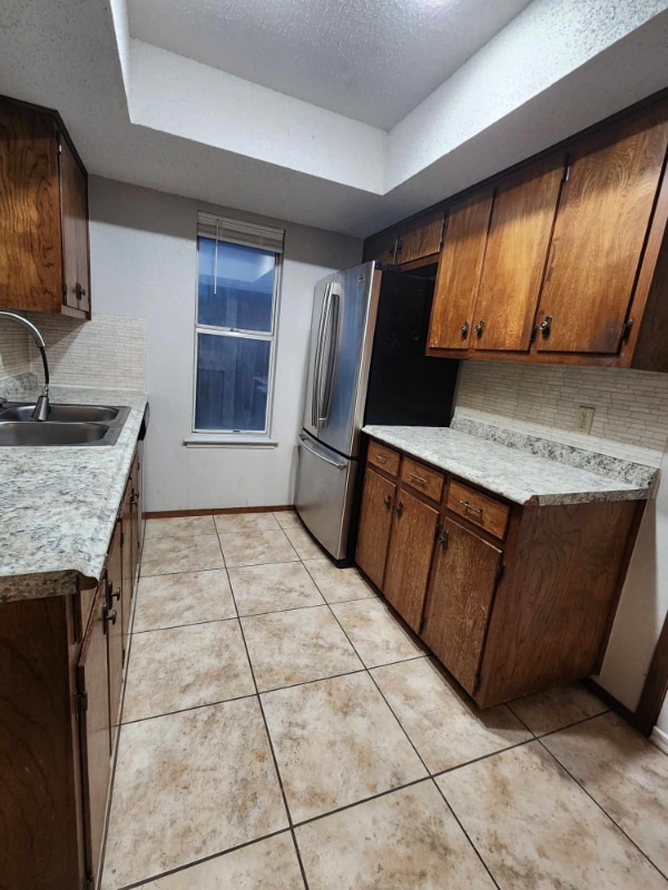 Building Photo - 908 Garden View Dr