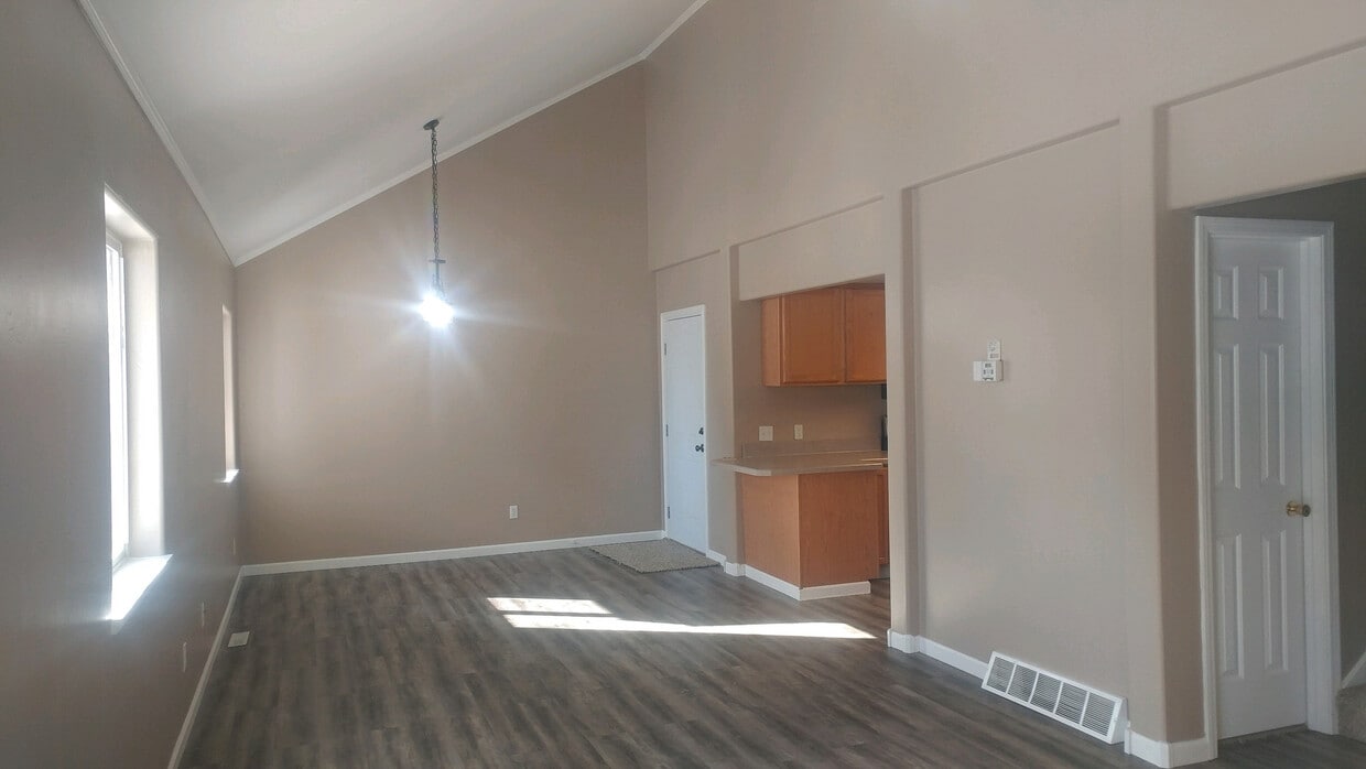 Primary Photo - Heights remodeled 3 bedroom, 2 bath with 1...