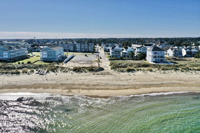 Building Photo - 3-Bedroom Townhome w/Attached Garage! Avai...