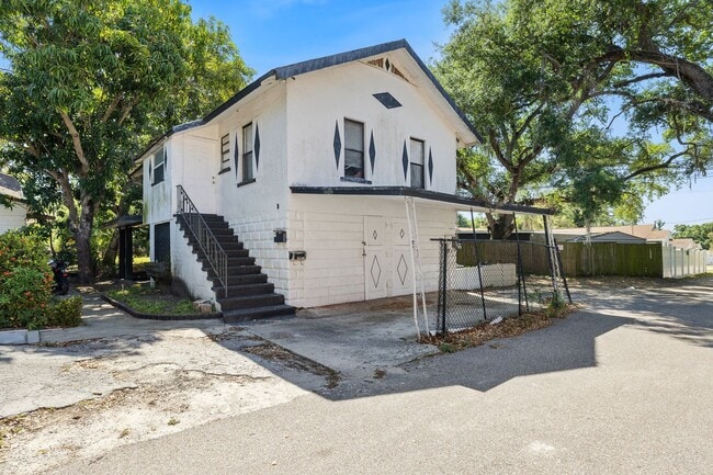 Building Photo - 2242 23rd Ave S