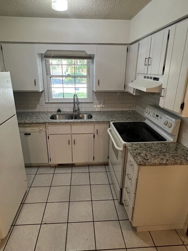Building Photo - Pre-Lease this Charming 3 Bedroom House in...