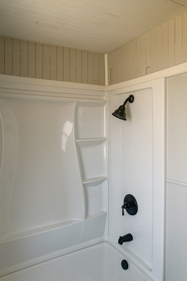 Foto del edificio - Charming 2BR Home Near Lake Erie – $1,149/...