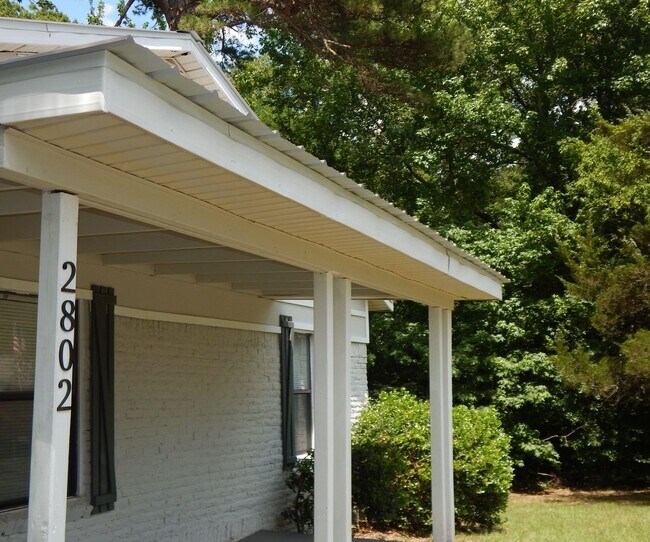 Building Photo - Beautifully Updated 2 Bedroom, 1 Bath Home