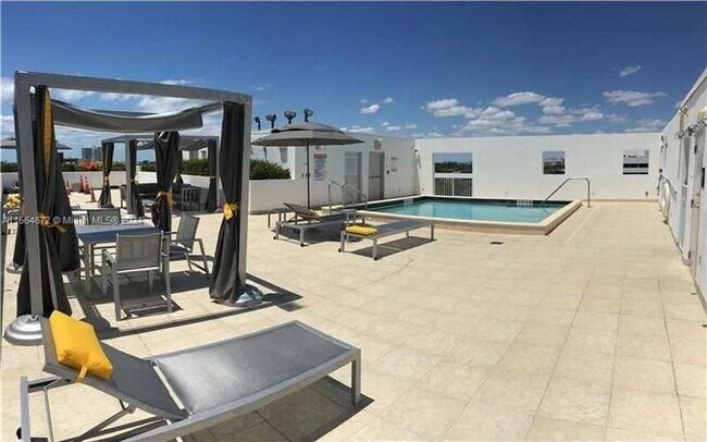 Foto del edificio - 2740 SW 28th Terrace