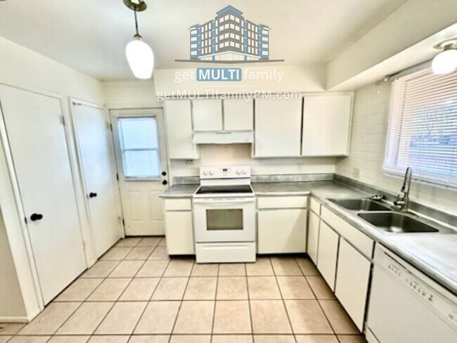 Foto del edificio - 8407 E Coronado Rd