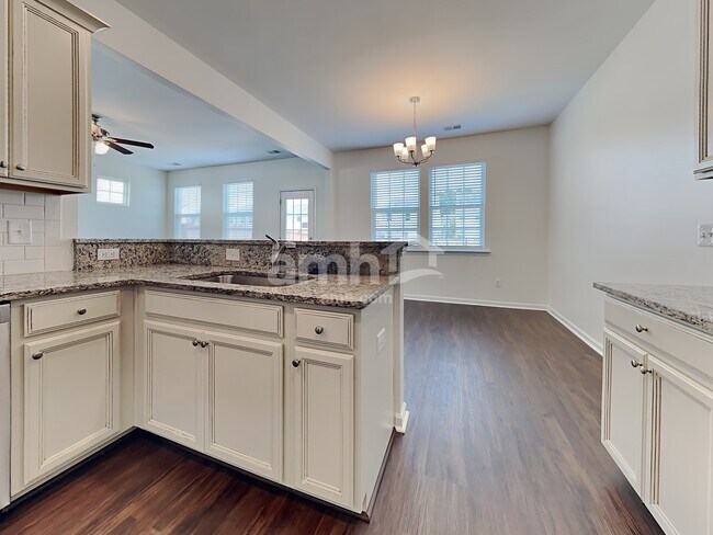Building Photo - 626 Redbud Ln