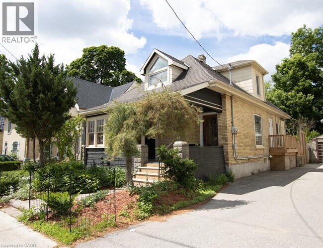 Photo du bâtiment - 19 Kitchener Ave