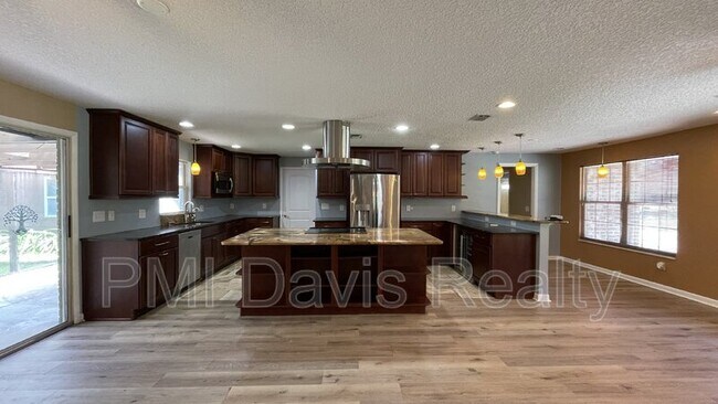 Building Photo - 415 Raggedy Point Ct