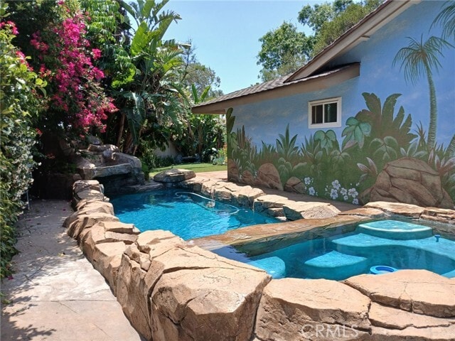 Building Photo - 444 Redlands Ave