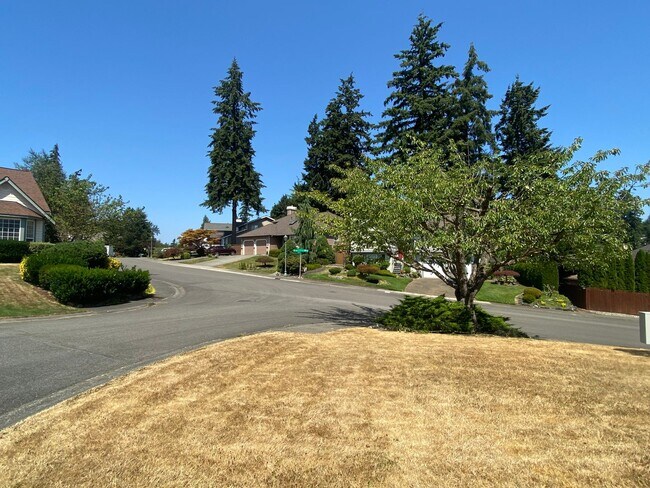 Foto del edificio - 4 bedroom Federal Way home w/ AC