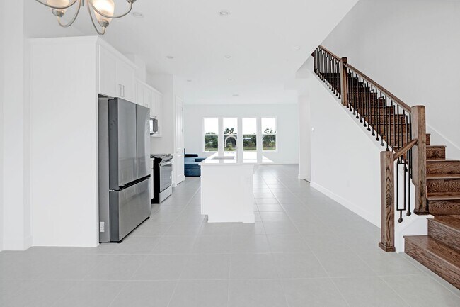Building Photo - Brand New Luxury Town Home