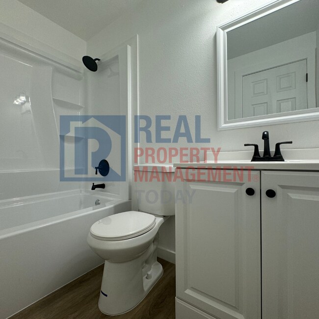 Foto del edificio - Experience Modern Comfort in the Heart of ...