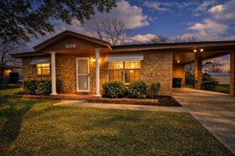 Building Photo - 508 Mahan Ave