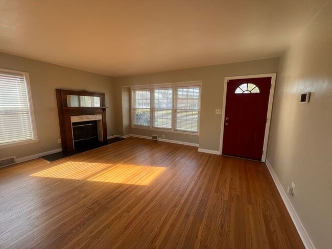 Photo - 3323 Dean Dr House