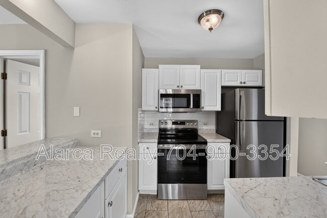 Building Photo - 3134 Driftwood Dr