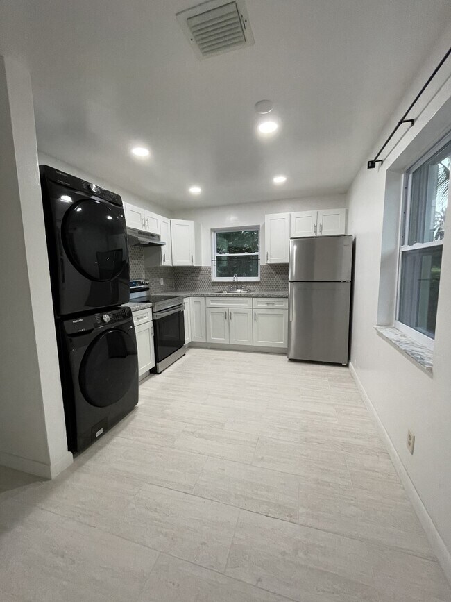 Foto del edificio - 1637 Johnson St
