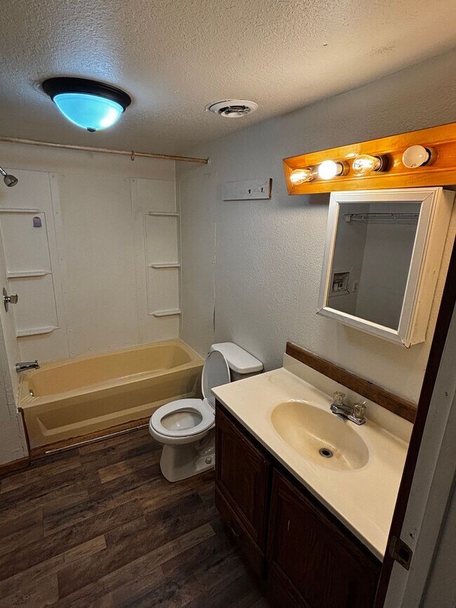 Building Photo - 22056 Hwy Mm