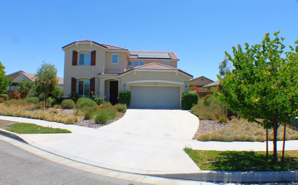 Primary Photo - Stunning Redlands Home For Rent