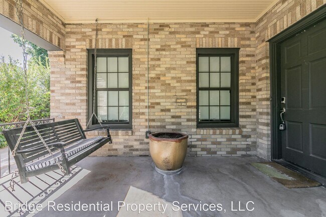 Building Photo - 3 br, 2 bath House - 2308 Tremont Avenue