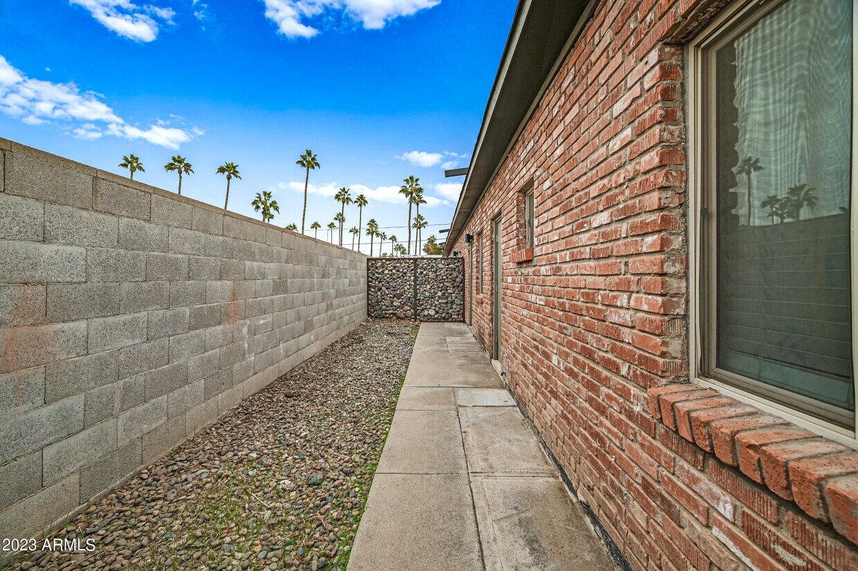 Foto principal - 7956 W Glendale Ave