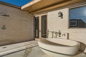 Building Photo - 5 Promontory Pointe Ln