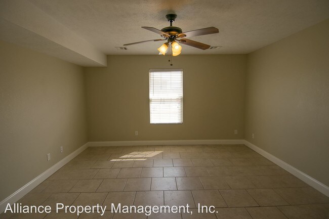 Building Photo - 512 Stonemont Dr