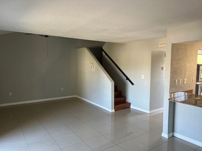 Building Photo - 2 Bedroom 1.5 Bathroom Townhouse in Winter...