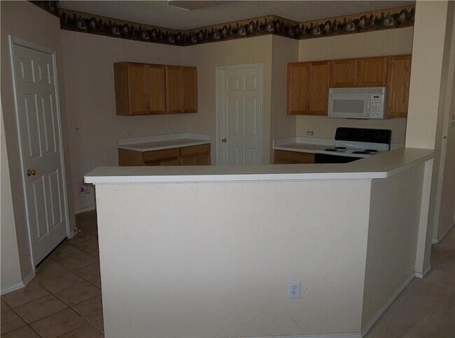 Building Photo - 2820 Deer Ridge Dr