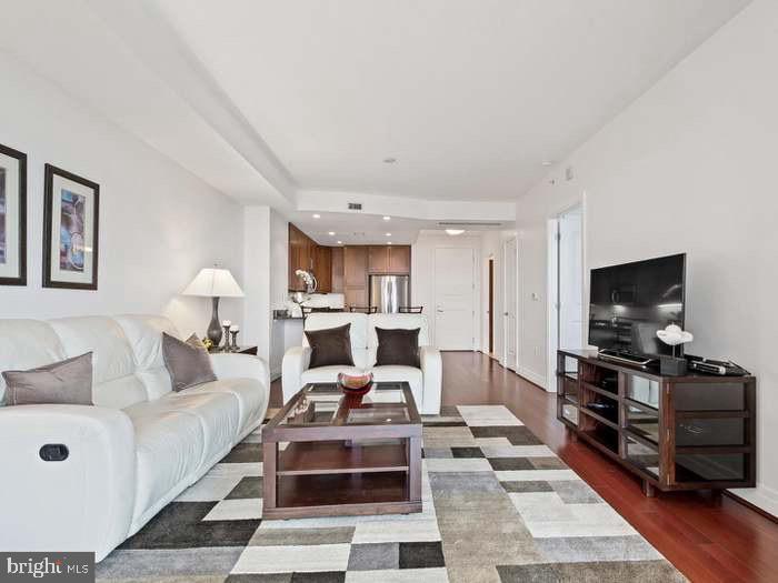 8220 Crestwood Heights Dr Unit 814, McLean, VA 22102 Room for Rent in