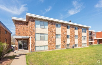 Building Photo - Tsushuma