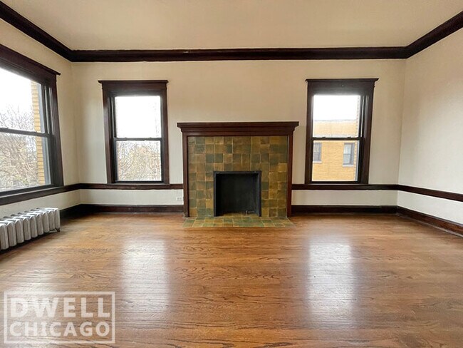 Foto del edificio - 2414 N Sawyer Ave