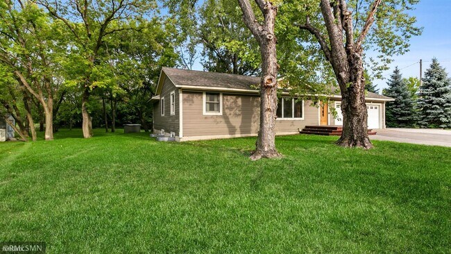 Building Photo - 4 br, 2 bath House - 403 Elm Street