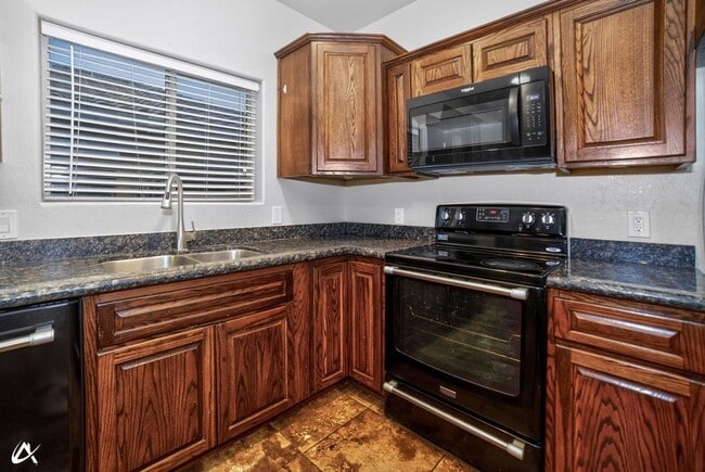 Building Photo - 2523 S 41st Ave