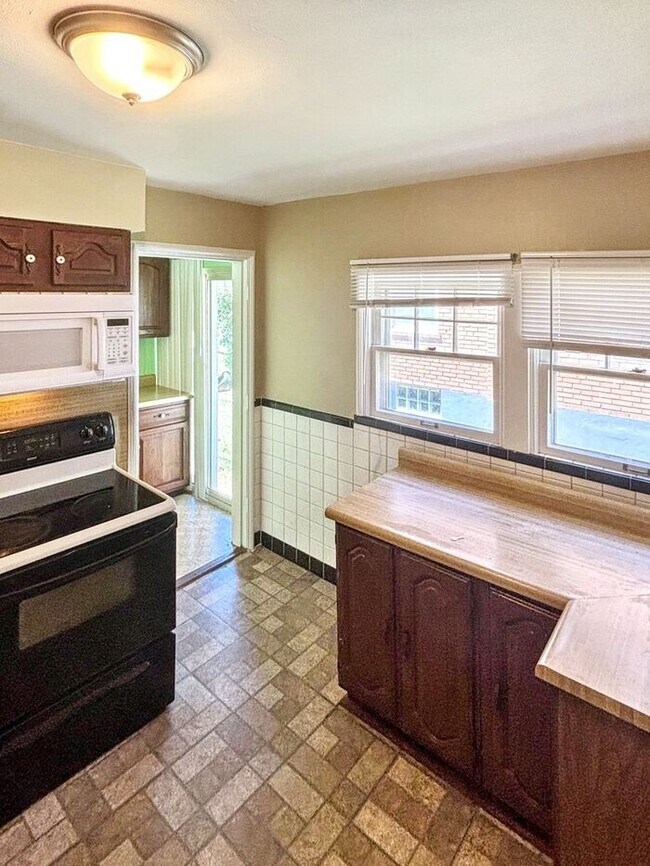 Foto del edificio - Adorable 2-Bedroom Home with Great Space /...