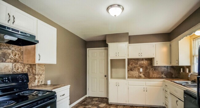 Foto del edificio - 9357 E 77th St