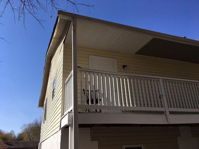 Building Photo - 1226 Martin Cir