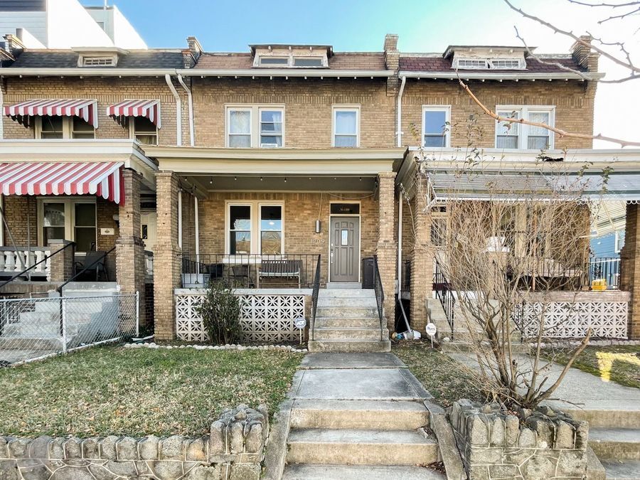 Primary Photo - Terrific Trinidad Rowhome with Off-Street ...
