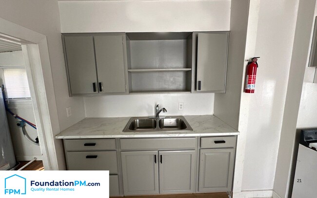 Foto del edificio - 2569 Henderson St