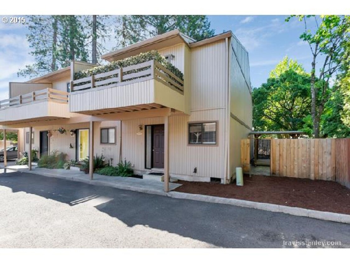 Foto principal - 2-Bedroom, 1.5-Bath in Beaverton!