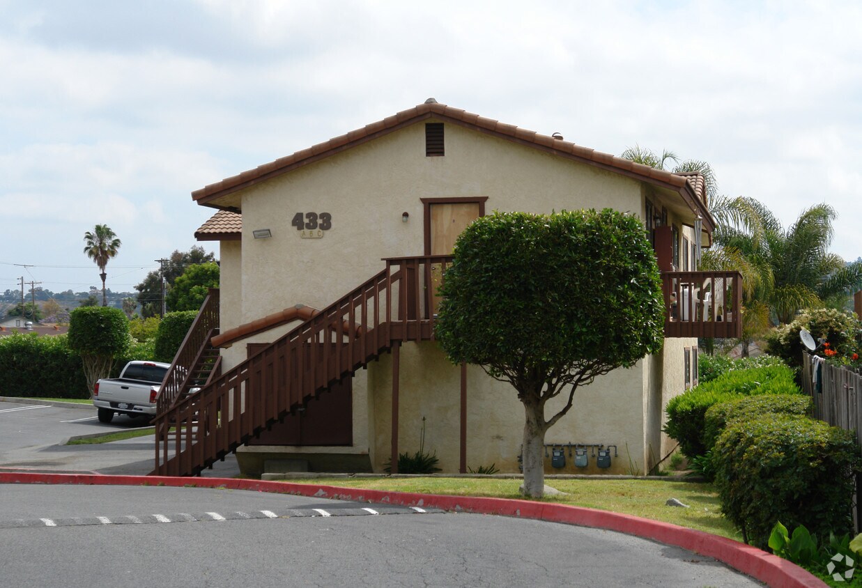 433445 W California Ave, Vista, CA 92083 Apartments in Vista, CA