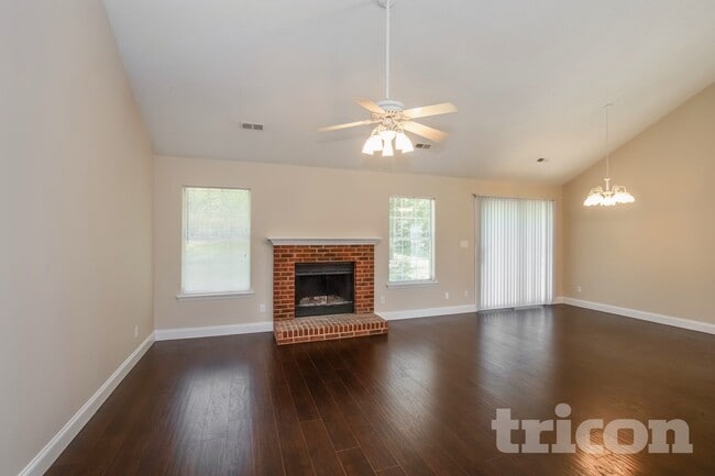 Foto del edificio - 3226 Twin Falls Ln