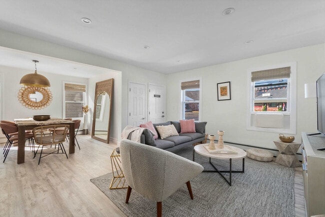 Building Photo - 136 Main St