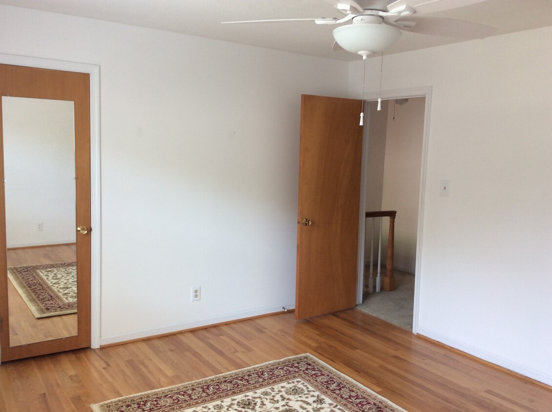 Building Photo - 1002 Willow Dr