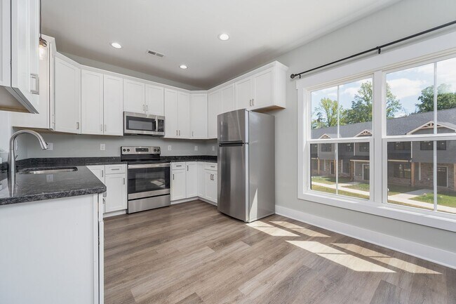 Foto del edificio - 3 Bedroom Townhouse in Campbell County