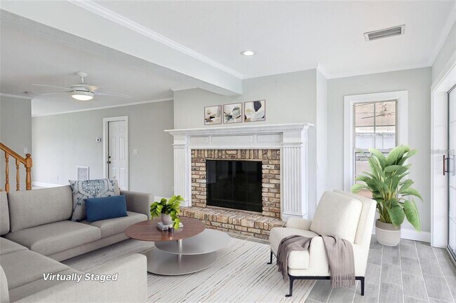 Foto del edificio - 8706 Elmwood Ln