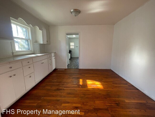 Building Photo - 2 br, 1 bath House - 741 N West Ave