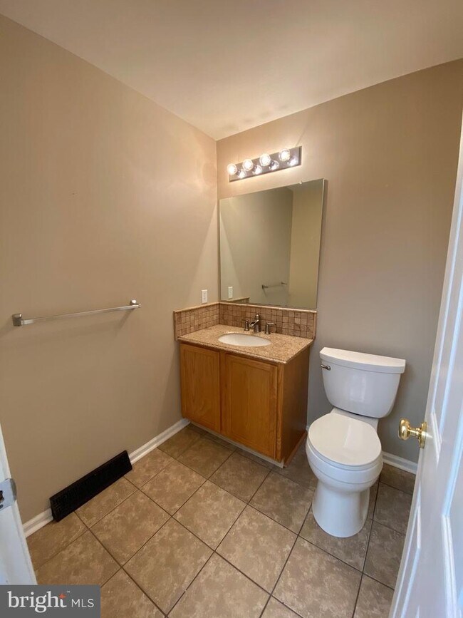 Building Photo - 148 Birkdale Ln